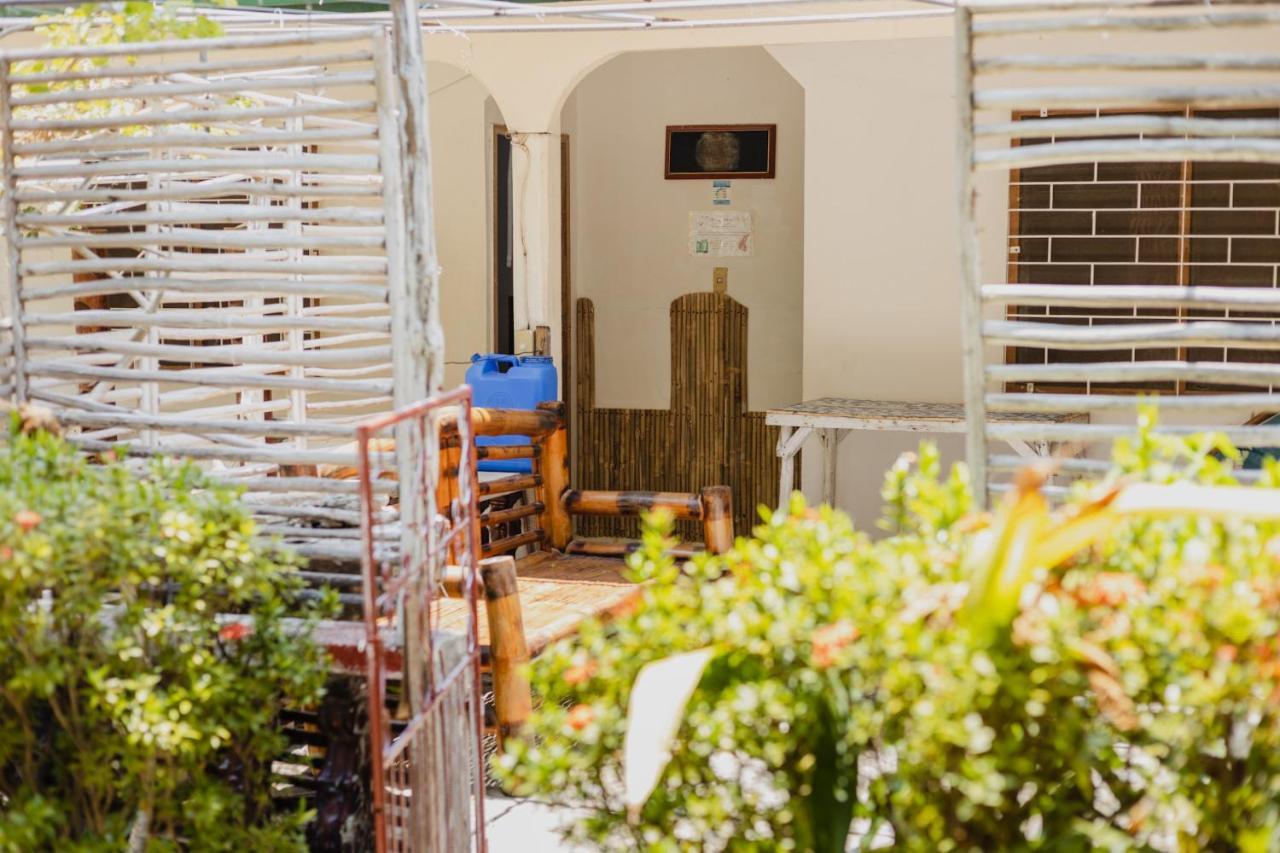 Puerto Galera Hostel Eksteriør bilde